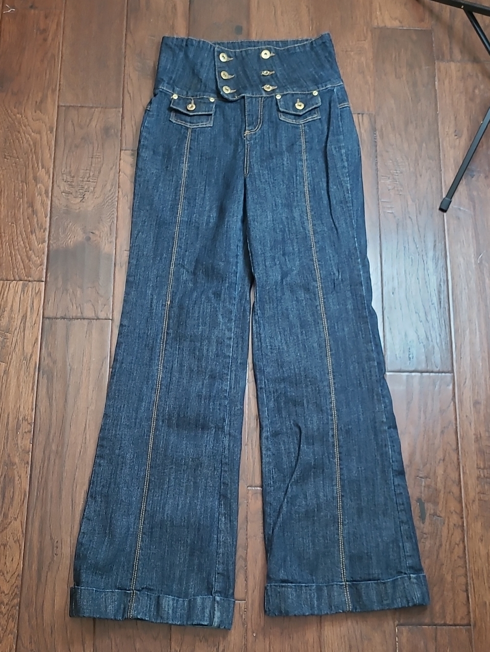 VINTAGE Younique High-Waist Wide Leg Y2K Jeans with Gold Button Detail size 9